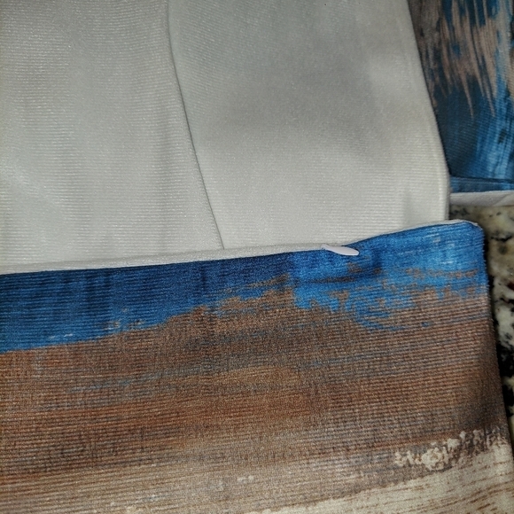 Set of 4 abstract 18x18 pillow covers new in package - Picture 3 of 3